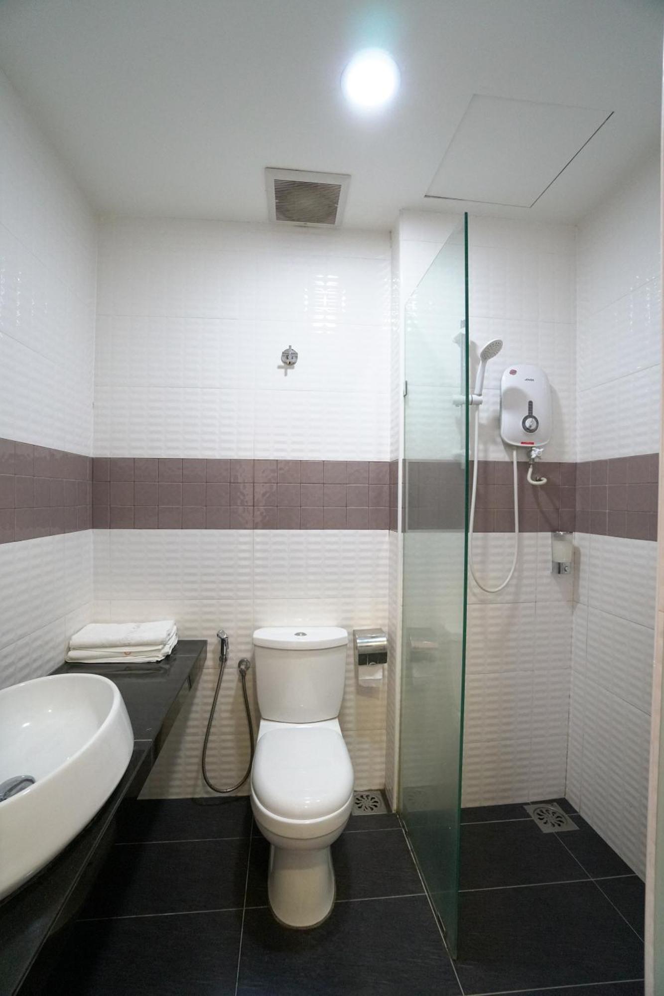 Crystal Garden Hotel - Seri Kembangan Værelse billede